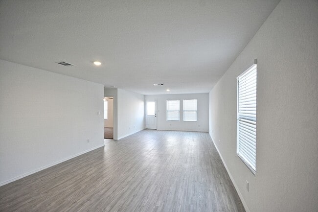 Building Photo - 2410 Broken Arrow