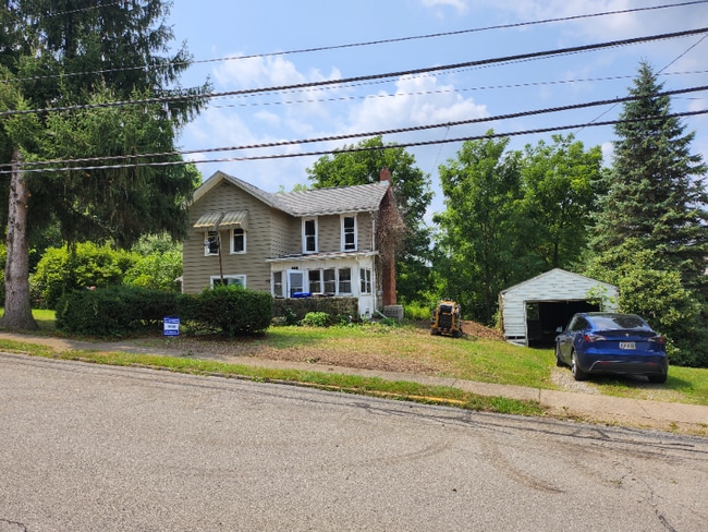 Building Photo - 512 Elm St