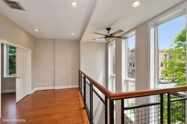 Foto del edificio - 1458 N Artesian Ave