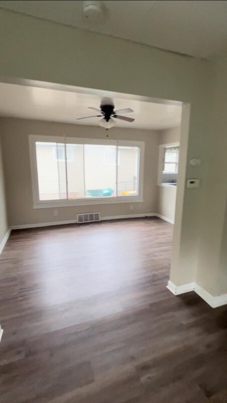 Foto del edificio - 5733 Longwood Ave