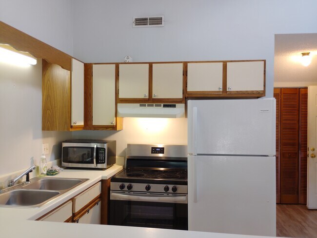 Foto del edificio - 500 Fairway Village Dr