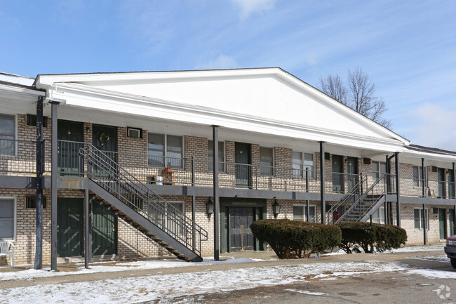 Building Photo - Carriage House Apartments