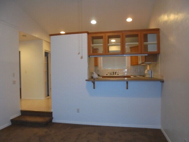 Building Photo - 591 NW Meadows Dr