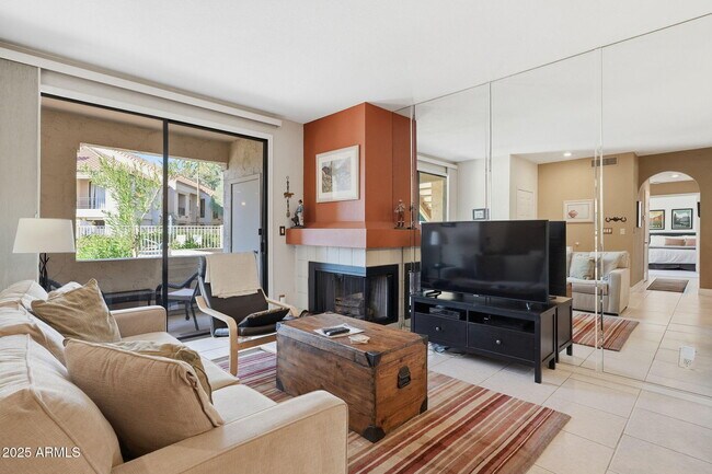 Foto del edificio - 9708 E Vía Linda