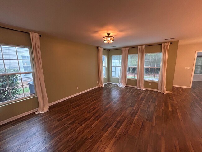 Foto del edificio - Amazing 3BR Townhome in The Pines at Charleston Park!