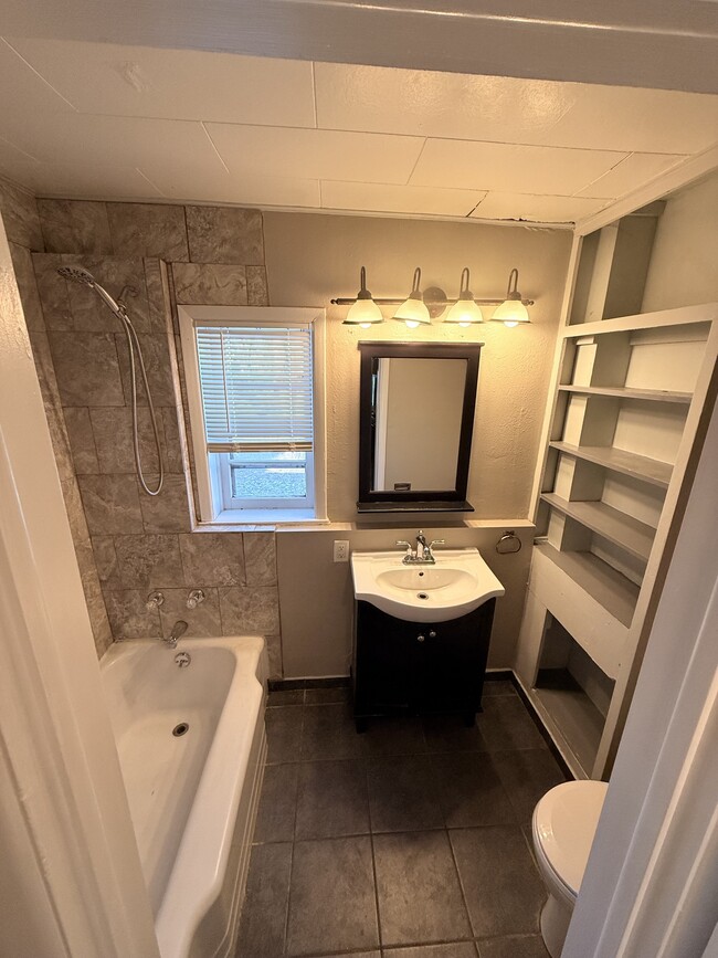 Foto del edificio - 2703 Hull Ave