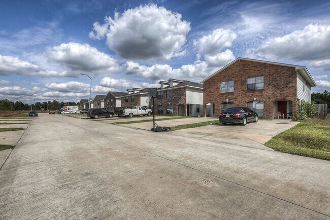 Foto del edificio - Pine Landing Townhomes - Ask for Specials