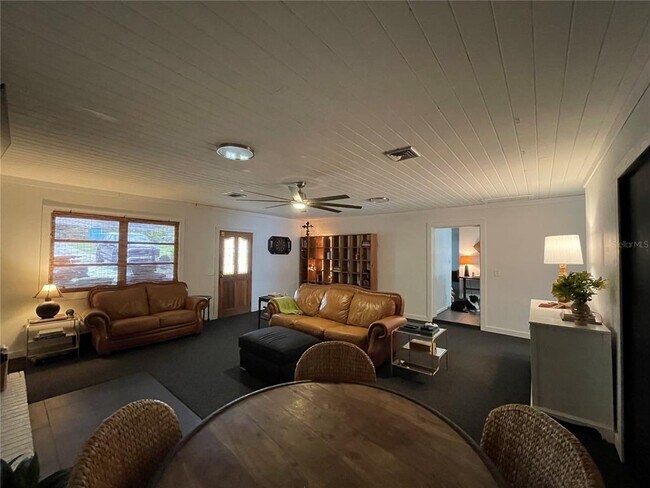 Building Photo - 879 S Terrace Dr