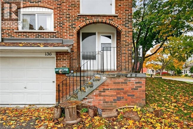 Building Photo - 136 Lock St W