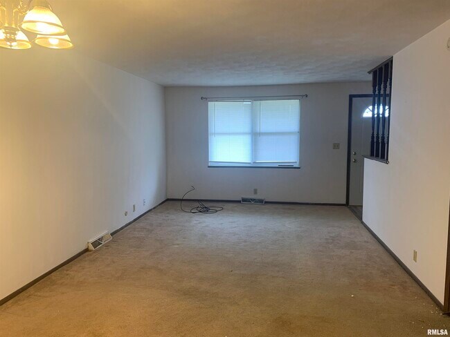 Building Photo - 3226 N Molleck Dr