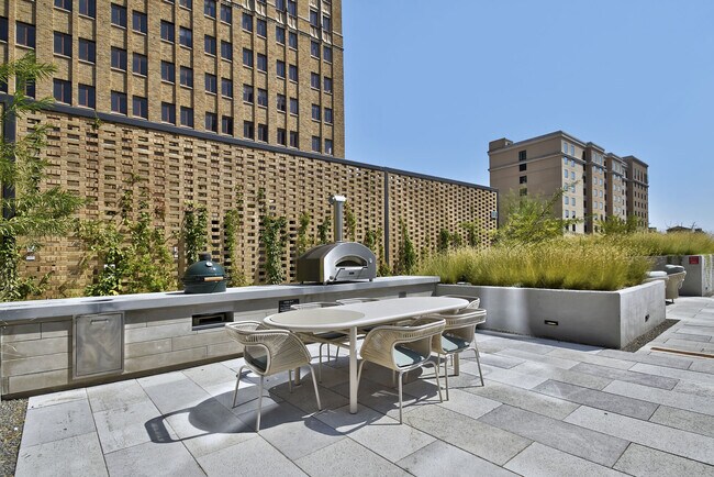 Foto del edificio - 300 Main