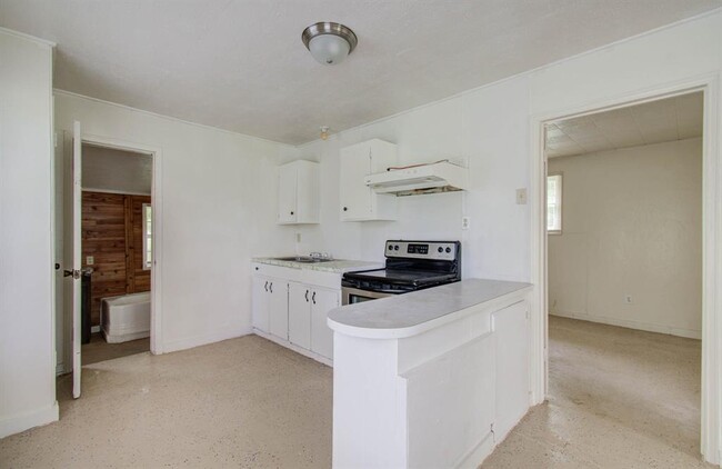 Building Photo - 303 Donatto Dr