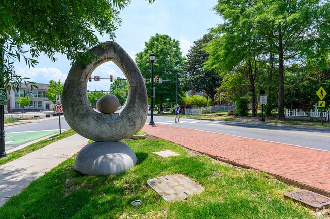 Sculptures like "Three Eggs in Space" by Karen Bailey are abundant in Del Ray.