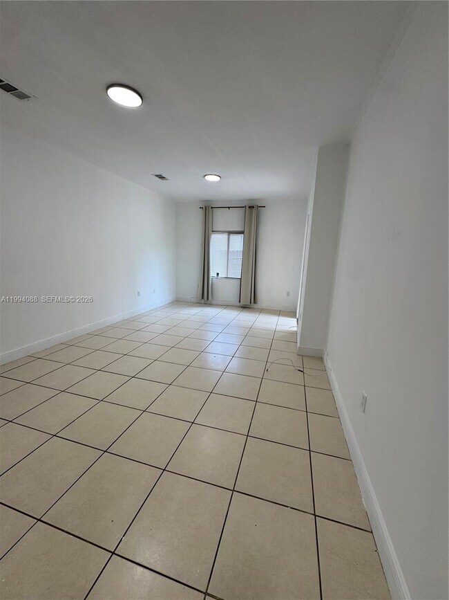 Building Photo - 761 NW 24th Ct