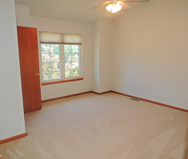 Foto del edificio - $1,375 | 2 Bedroom, 2.5 Bathroom Town Home...