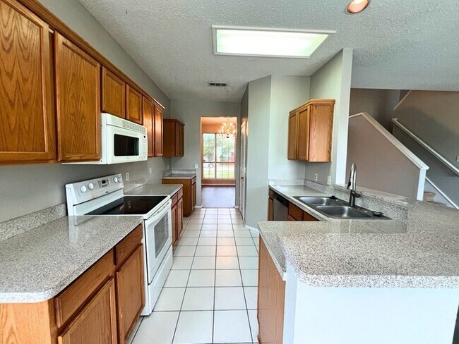 Foto del edificio - 2805 Crater Lake Ln