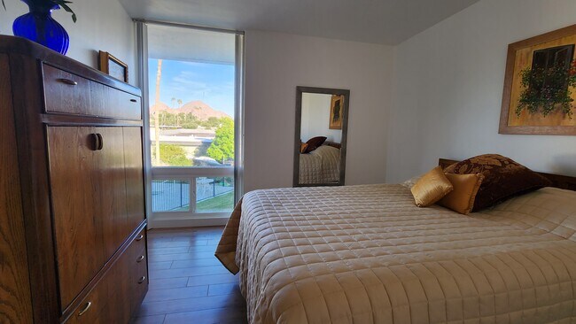 Foto del edificio - 3270 E Camelback Rd