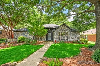 Building Photo - 2029 Oakglen Dr