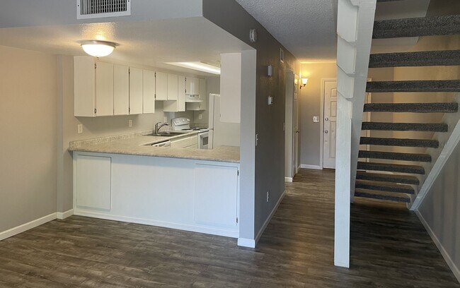 Foto del edificio - TOWNHOME - VILLAGE OF OAK CREEK - RED ROCK VIEWS