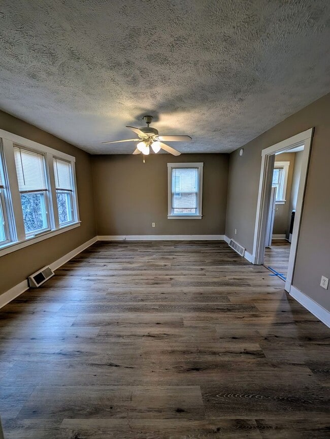 Building Photo - 1668 Crafton Blvd