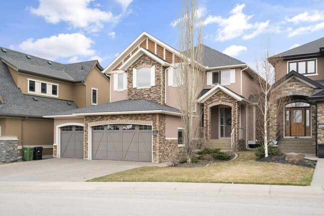 Building Photo - 132 Aspen Cliff Close SW