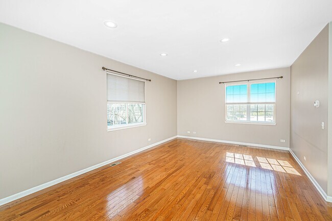 Building Photo - 264 Evergreen Cir