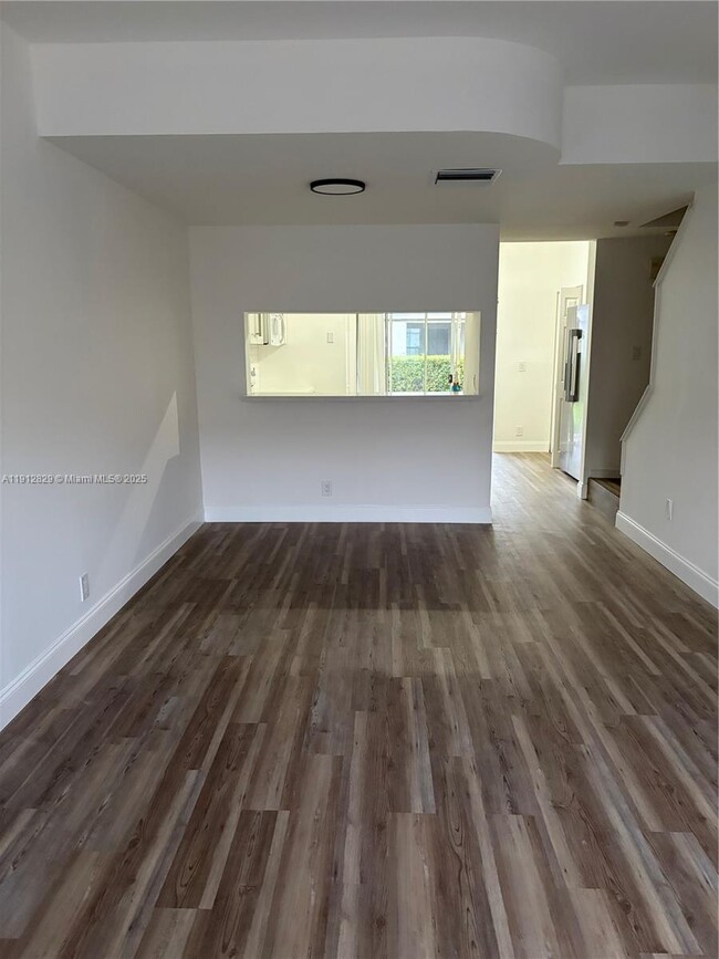 Foto del edificio - 50 Whitehead Cir