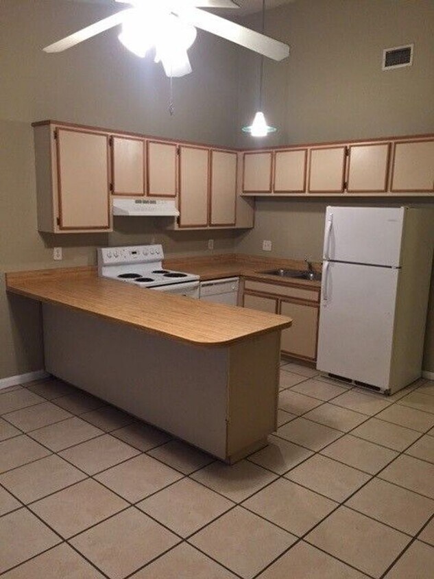 Building Photo - Perfect 1 Bedroom 1 Bathroom!