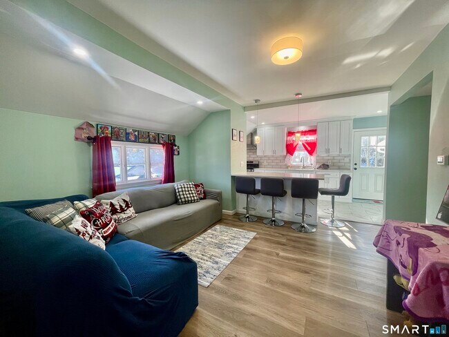 Foto del edificio - 368 Lakewood Rd