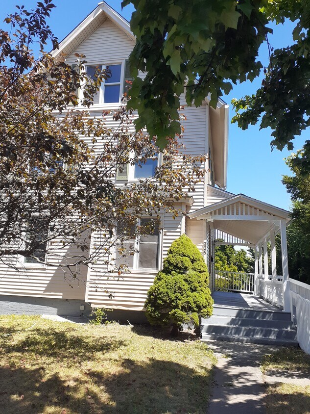 Front of House - 326 Bellevue St