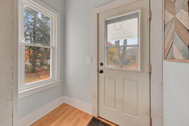 Foto del edificio - Urbana 3 bedroom/2 bathroom recently updated home!