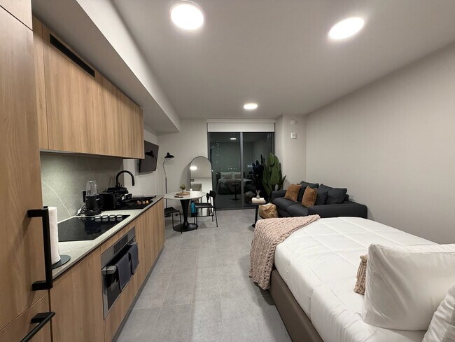 Building Photo - 121 NE 5th St