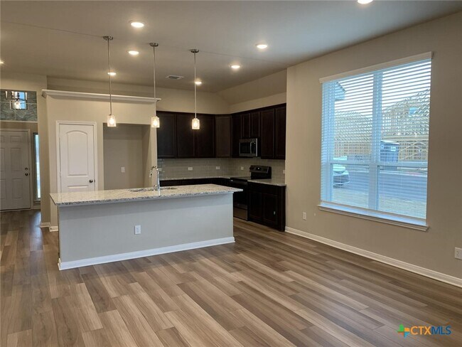 Foto del edificio - 1765 Spence St