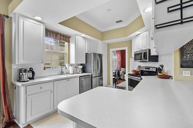 Foto del edificio - 8240 Nevis Pl