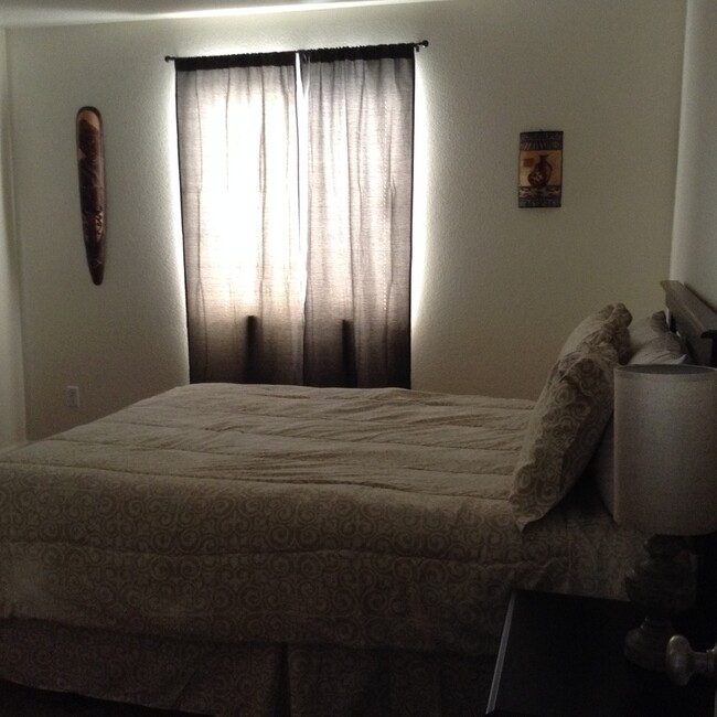 Building Photo - 3 BEDROOM, 2.5 BATHROOM, SADDLE RIDGE TOWN...
