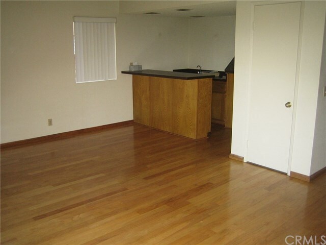 Building Photo - 9 Skyline Ln