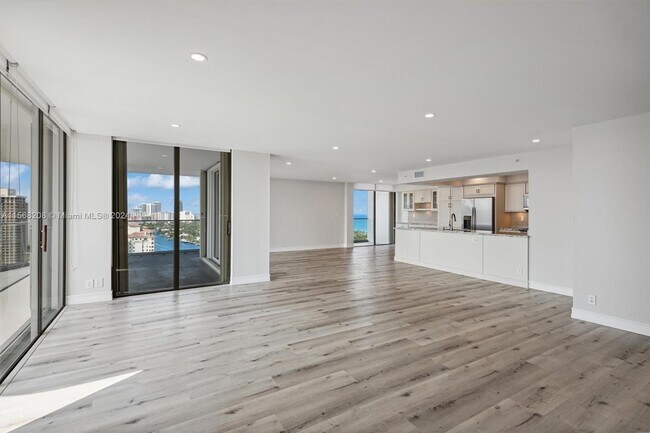 Foto del edificio - 19707 Turnberry Way