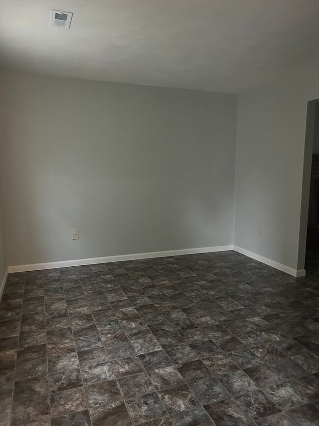 Building Photo - 2324 Greenfield Dr
