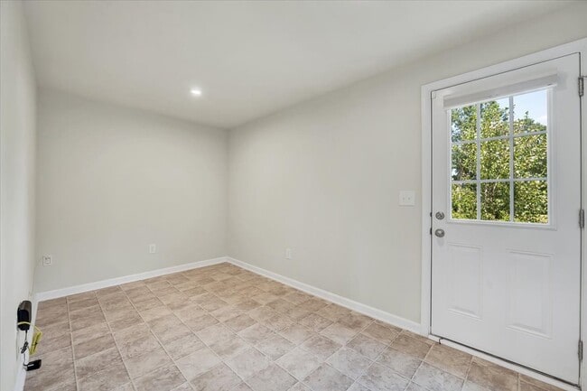 Building Photo - 5941 River Landing Dr