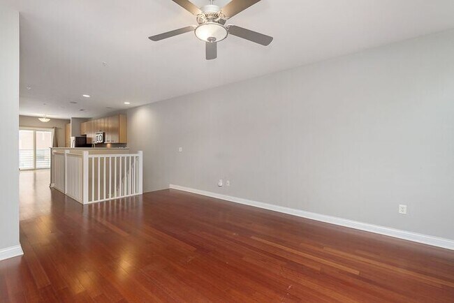 Building Photo - 2 Bed 2 Bath Lockerbie Townhome Steps From...