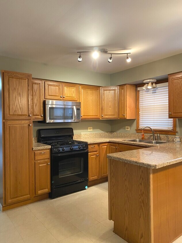 Foto principal - 8218 W Grand Ave.