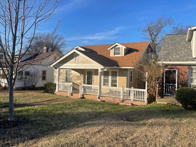 Foto del edificio - Historic Home 3BR / 2BA Detached Garage, W...