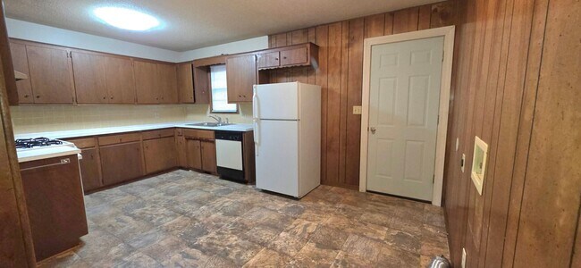 Foto del edificio - 2 Bedroom 2 Bathroom Duplex near Missouri State University! $825!