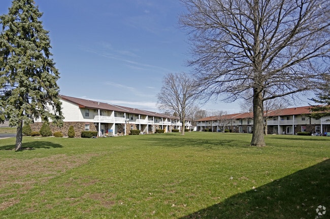 Building Photo - Lake of the Woods