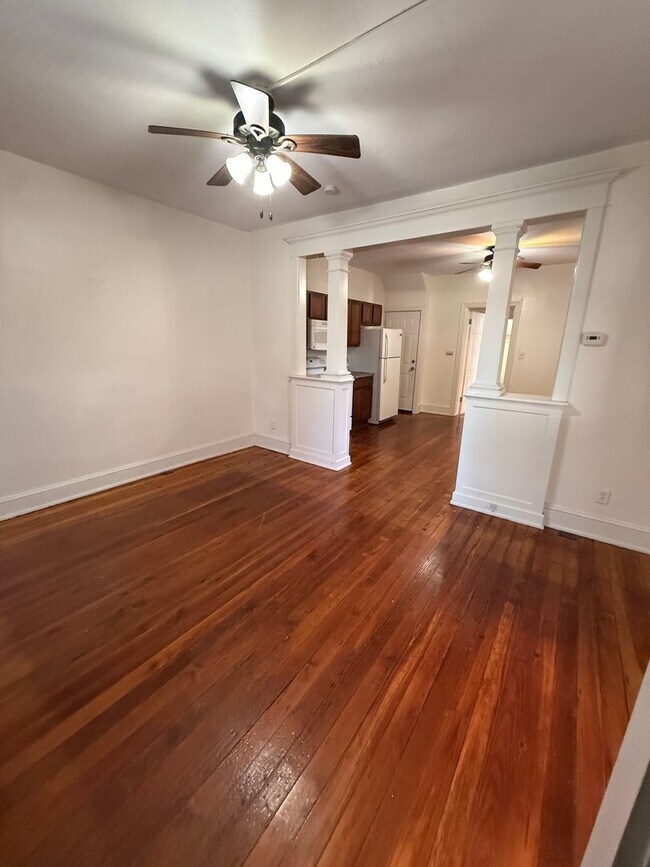 Foto del edificio - 631 E 5th St