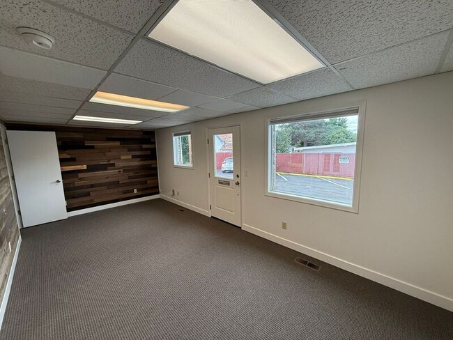 Foto del edificio - 1367 Commercial St SE