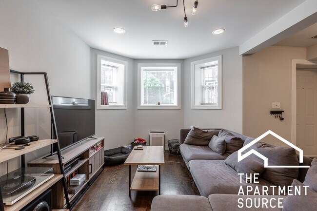 Foto del edificio - 2648 W Augusta Blvd