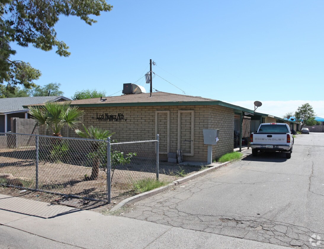Building Photo - Los Nunez