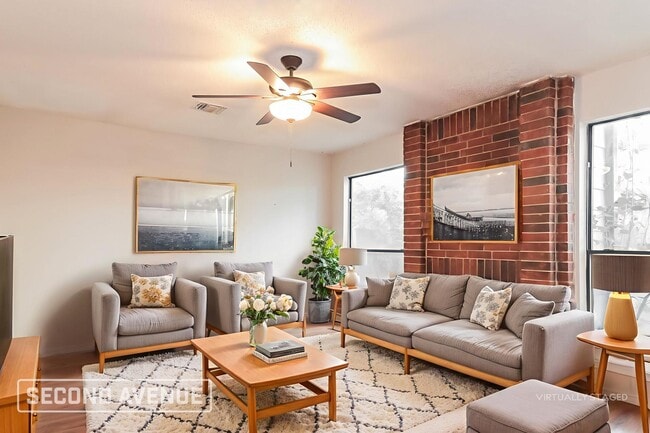 Building Photo - 732 Creekview Ct