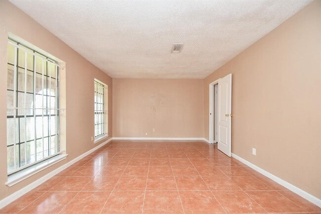 Building Photo - 13419 Woodring Dr